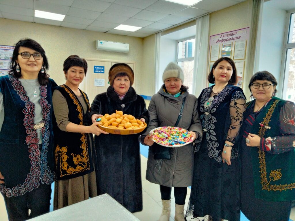 В «Костанайском ЭнергоЦентре» стало традицией накрывать дастархан для  клиентов - Костанайский ЭнергоЦентр